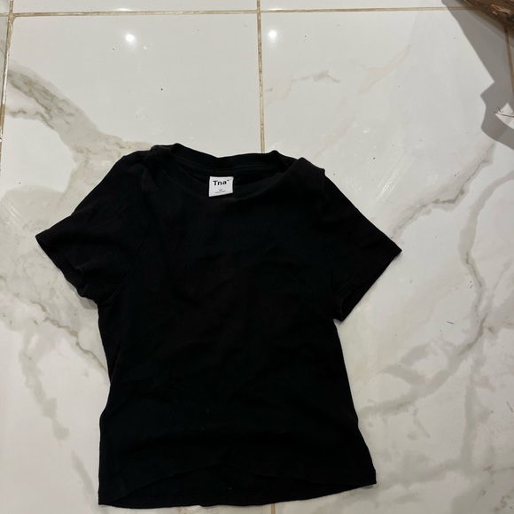 Aritzia black ribbed t shirt - Picture 2 of 4